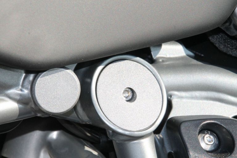 Pair of caps for the suspension mounting compatible with R 1200/1250 GSLC/ADVLC