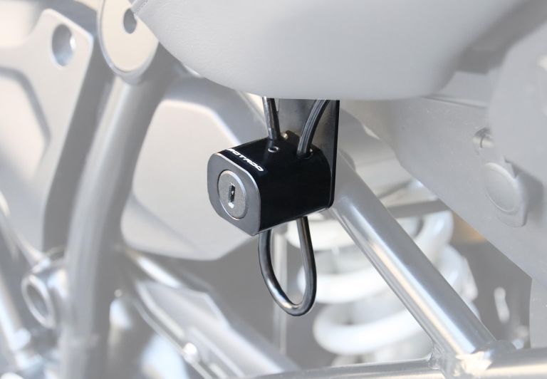 Locking system for helmets with BMW lock compatible with R 1200/1250 GSLC/ADV LC