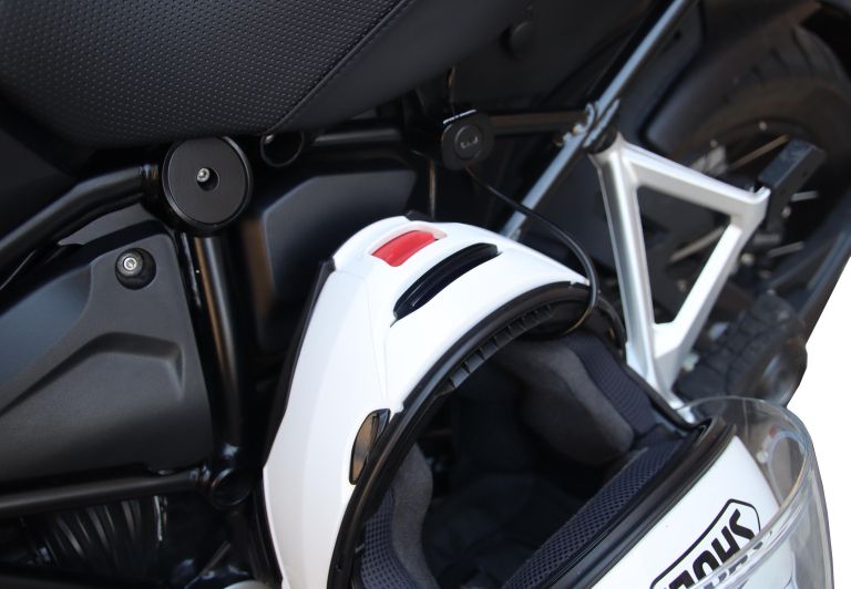 Locking system for helmets with BMW lock for R 1200 GS/ADV